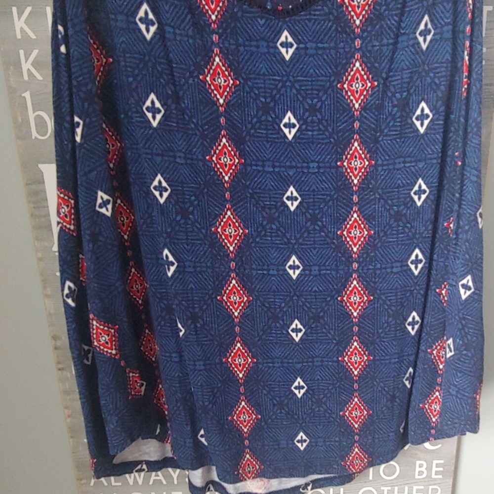 🩵5/$25 Blue patterned tank top - Picture 2 of 5